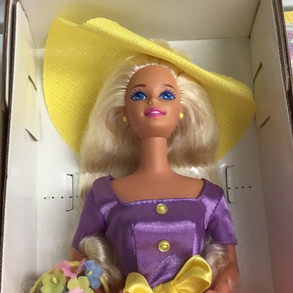 AVON BARBIE DOLL AVON EXCLUSIVE SPECIAL EDITION BARBIE DOLL - Picture 11 of 14